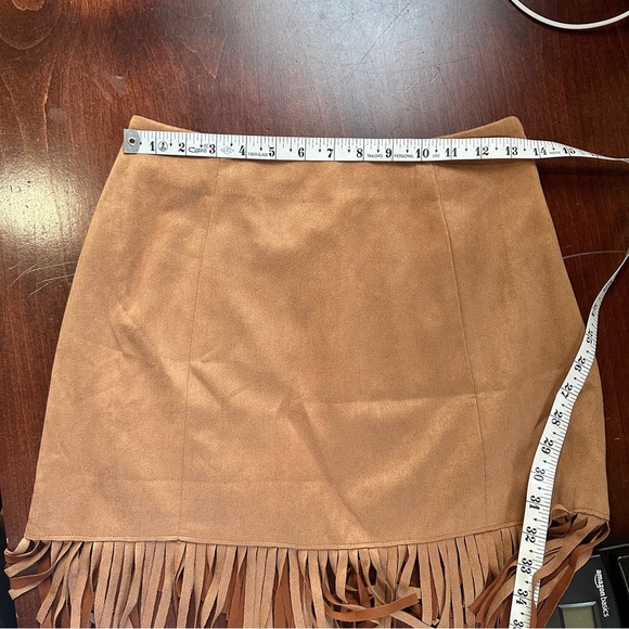 New NWT Relish NoLess Fringe Faux Suede Mini Skirt Size Medium - Picture 11 of 11